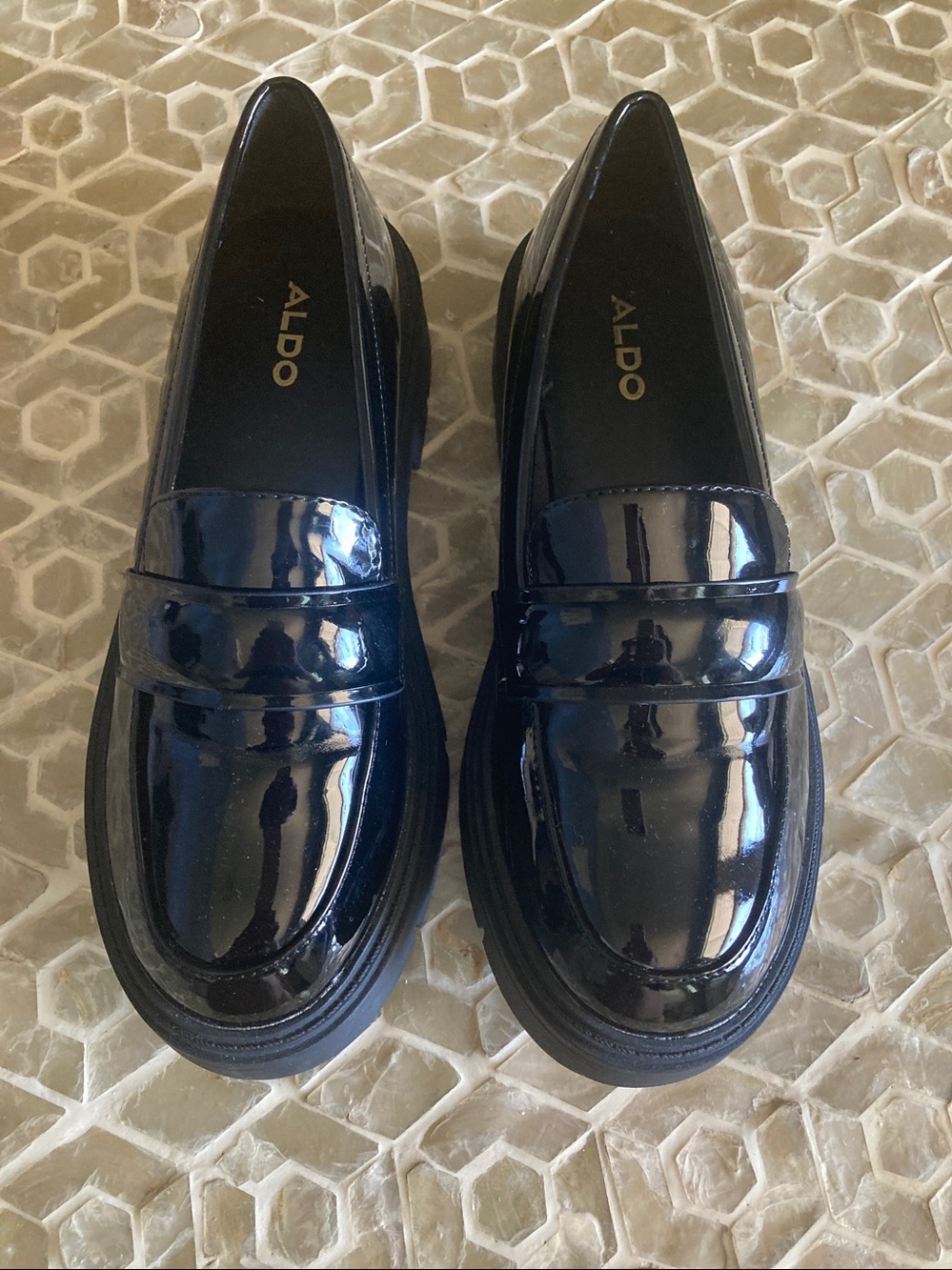 Aldo Meshki lug-sole vegan-patent leather platform loafer (7.5) in black - Picture 5 of 11
